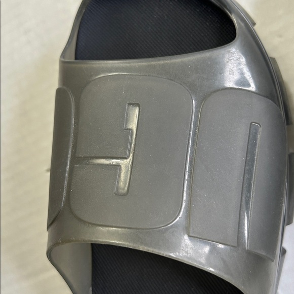 UGG JELLA CLEAR SLIDES LIKE NEW BLACK size 81/2 ? - Picture 7 of 16